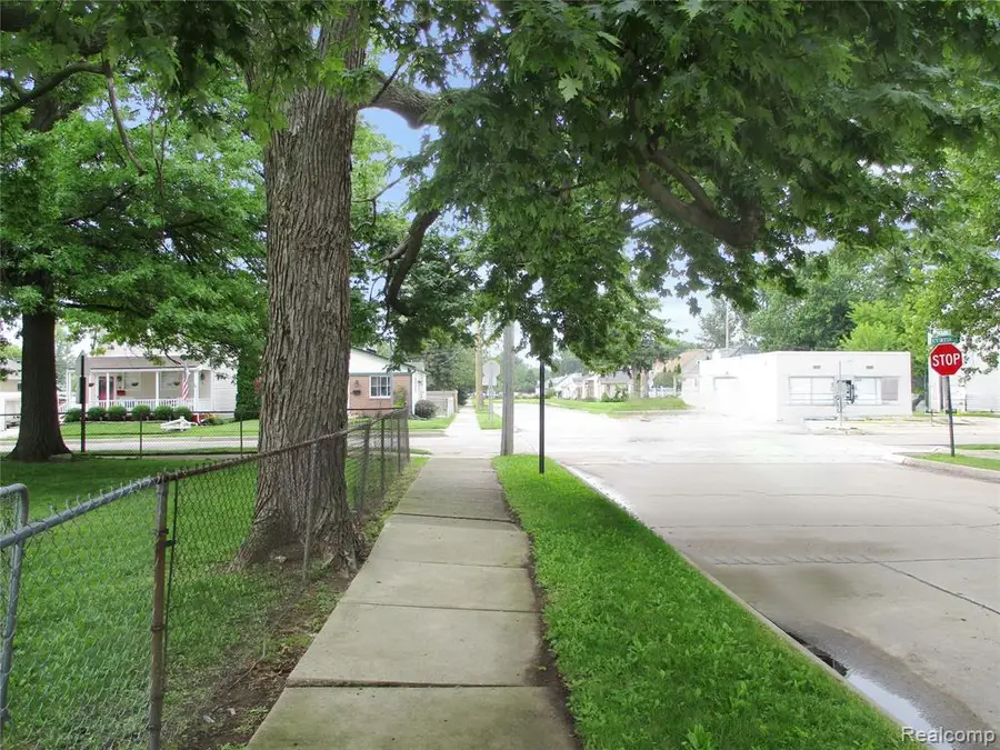 16319 Curtis, Roseville, MI 48066 - #2