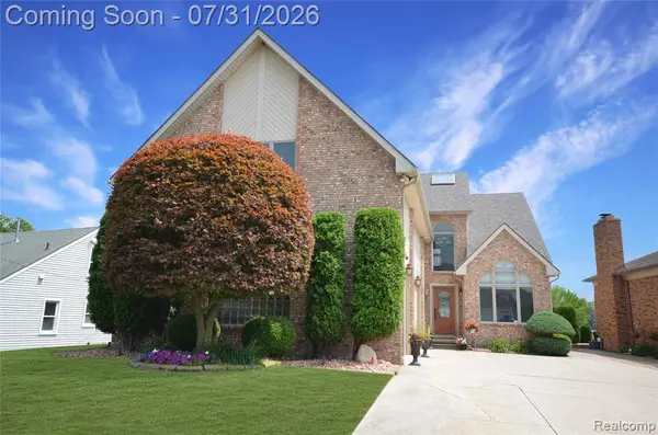 38048 Huron Pointe, Harrison Twp, MI 48045