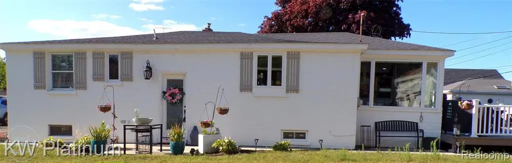 7146 Hillcrest Dr, Lakeport, MI 48059 - #1