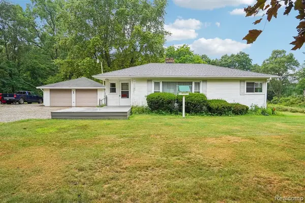 1909 Pero Lake, Lapeer, MI 48446