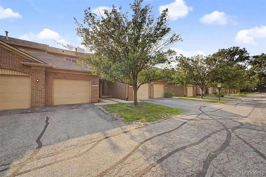 9025 Newport, Livonia, MI 48150 - #2