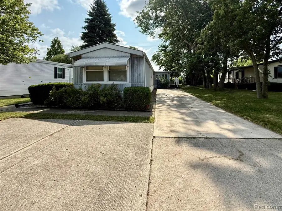 39 Oakridge, Monroe, MI 48161 - #3