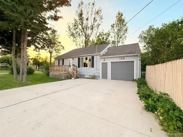 128 W 10th, Sault Sainte Marie, MI 49783
