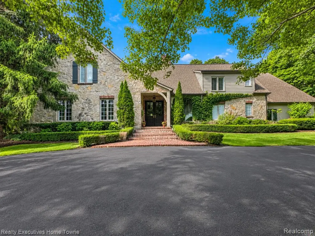 1395 Country Club, Bloomfield Hills, MI 48304 - #1