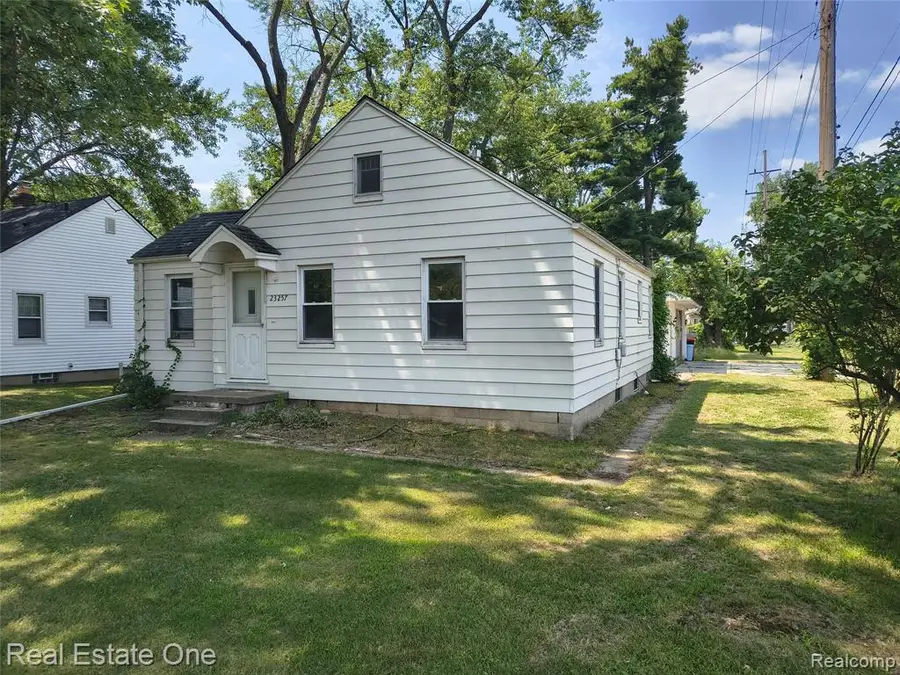 23257 Lahser, Southfield, MI 48033 - #2