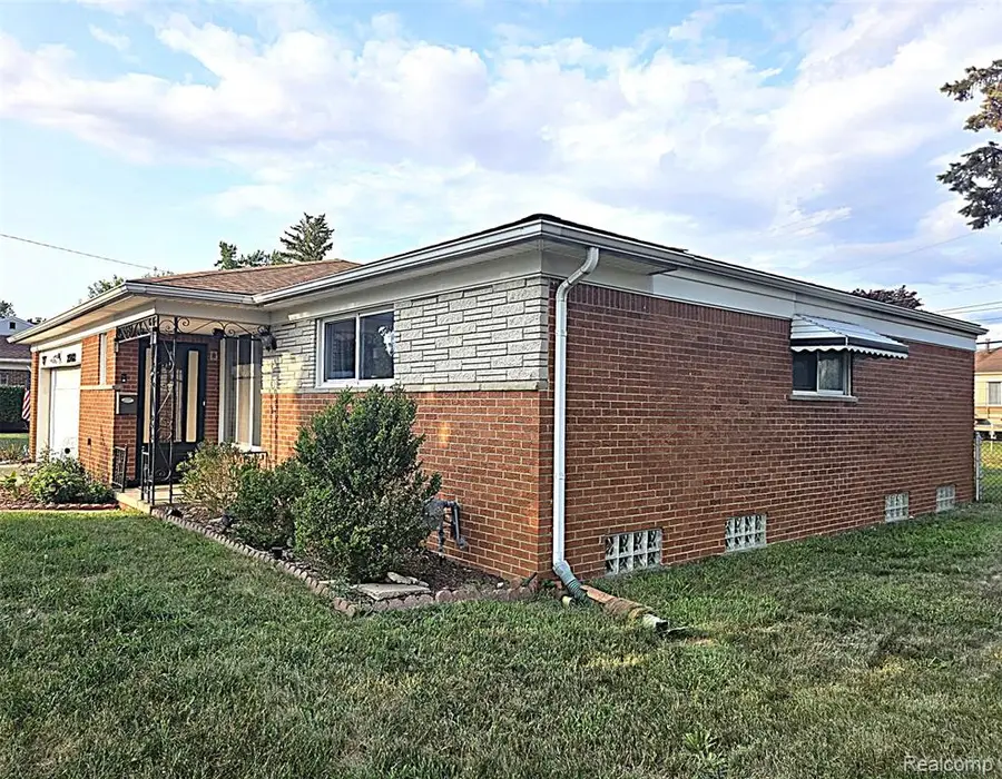 29012 James, Warren, MI 48092 - #3