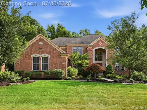 7025 Yorkshire, West Bloomfield, MI 48322