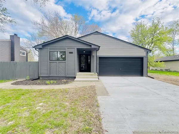 570 Hidden Ridge, Troy, MI 48083