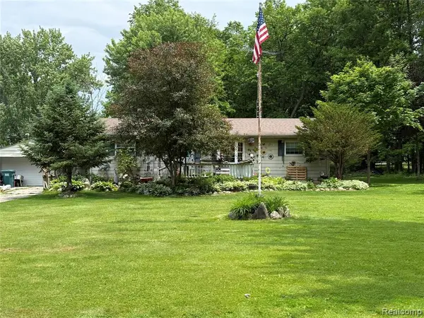 1927 New Rochelle, Lapeer, MI 48446