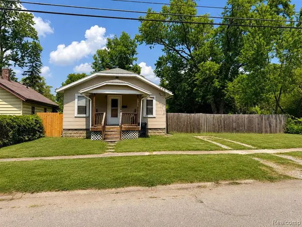 926 Clinton, Flint, MI 48507