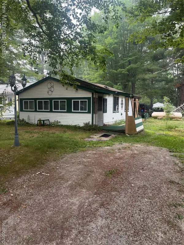 208 Hickory, Gladwin, MI 48624