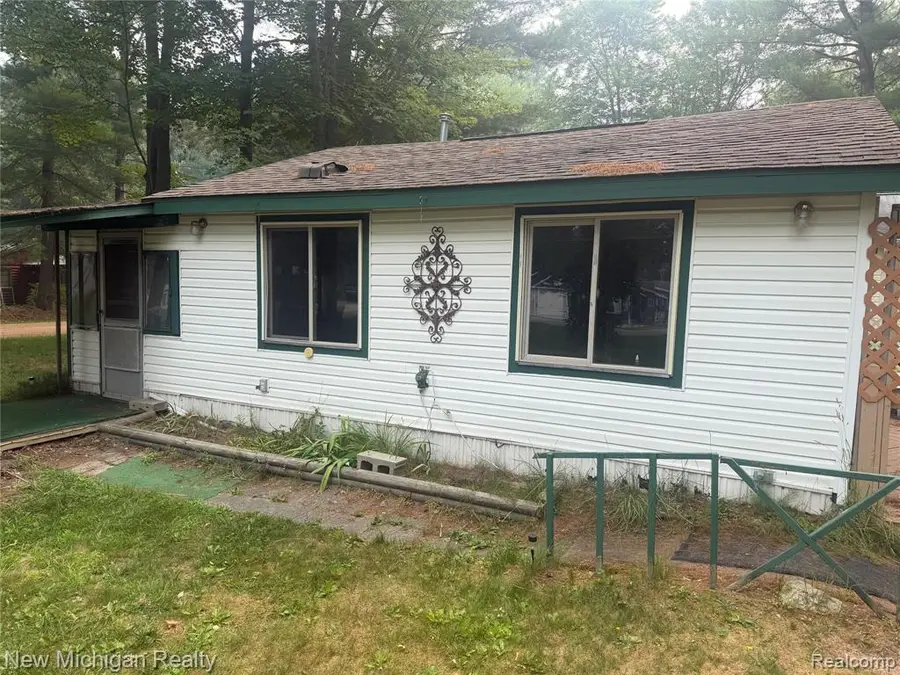 208 Hickory, Gladwin, MI 48624 - #2