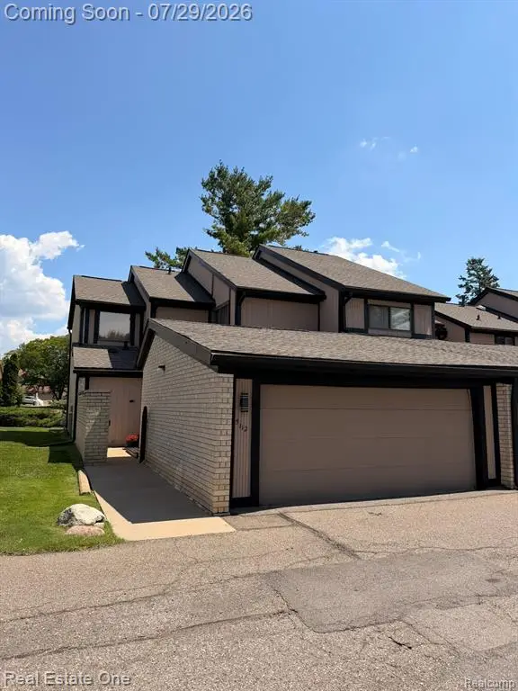 5112 Rock Run, West Bloomfield, MI 48322