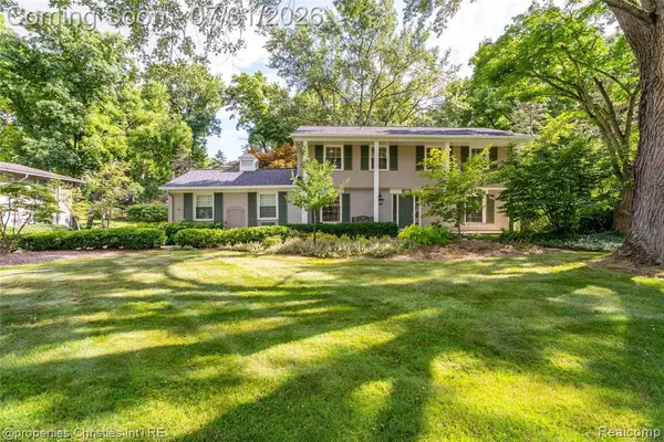 712 E Valley Chase, Bloomfield Hills, MI 48304