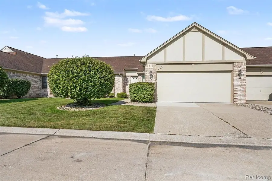 42619 Cedar Ridge, Clinton Township, MI 48038 - #2