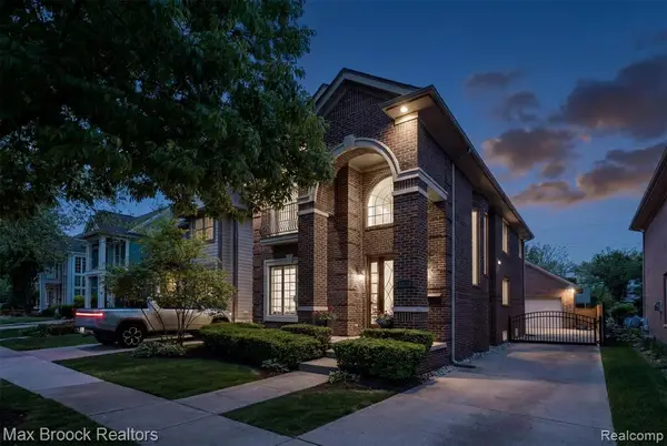 1045 Bennaville, Birmingham, MI 48009