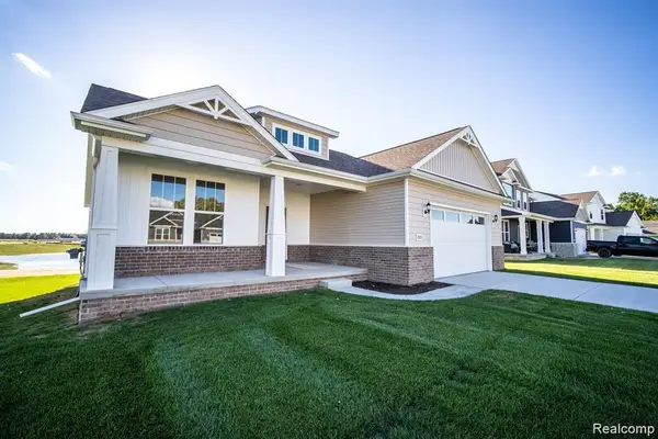 523 Round Rock Dr, Howell, MI 48843