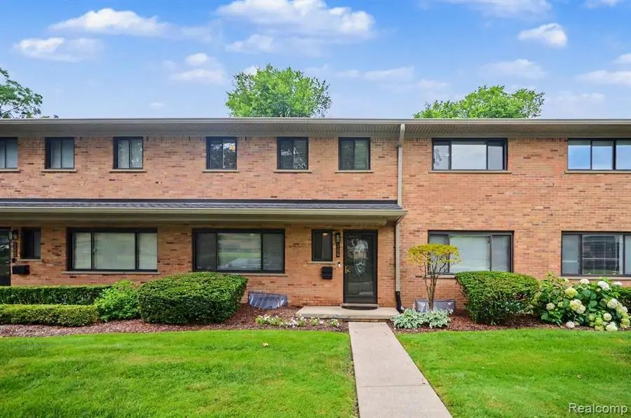 144 E Hickory Grove, Bloomfield Hills, MI 48304 - #2