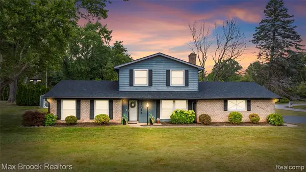 28014 Bellcrest, Farmington, MI 48334