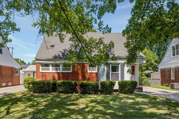 19943 Lancaster, Harper Woods, MI 48225