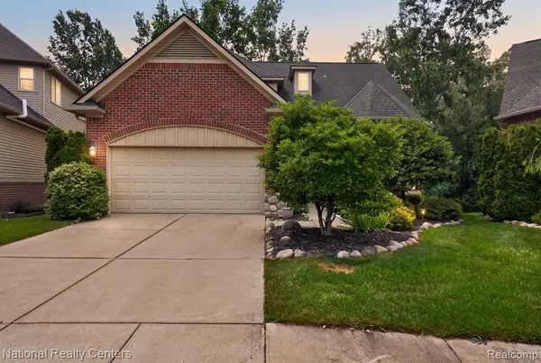 5590 River Park, Waterford, MI 48327