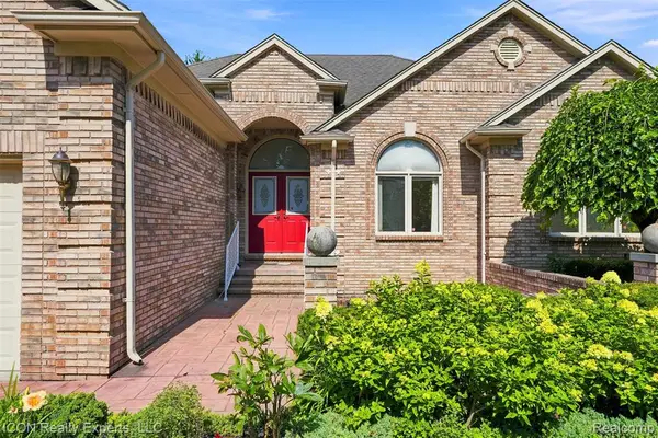 49147 Dunhill, Macomb, MI 48044