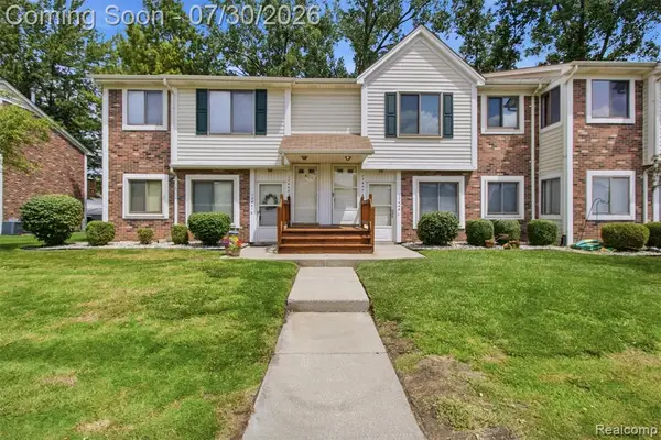 17447 Utica Oaks, Roseville, MI 48066