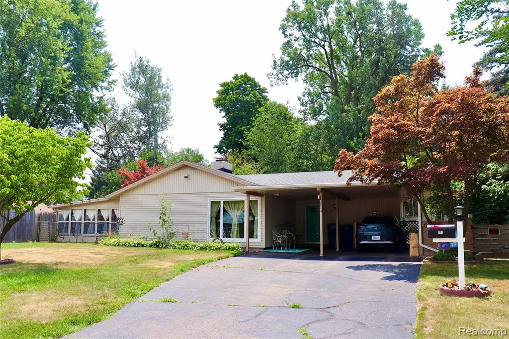 714 Country Club, Flint, MI 48507 - #1