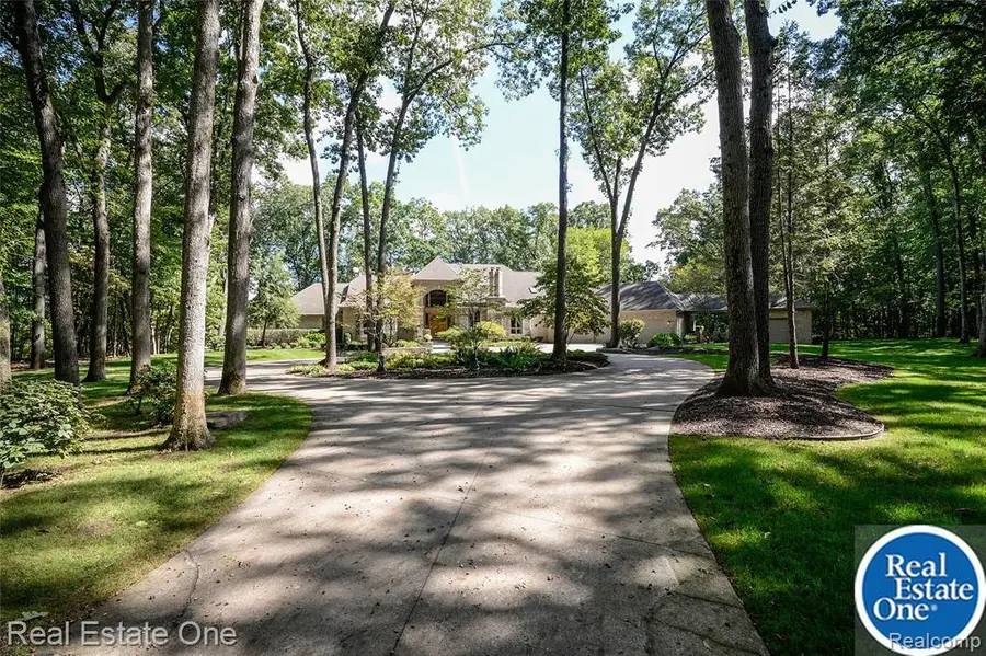 9673 Cross Creek, South Lyon, MI 48178 - #2