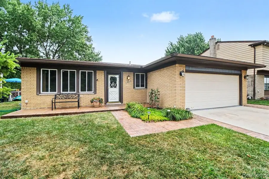 38218 Douglas, Sterling Heights, MI 48310 - #3