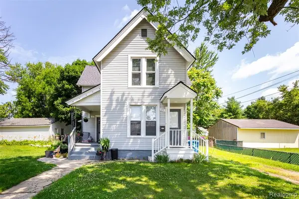 61-67 East, Oxford, MI 48371