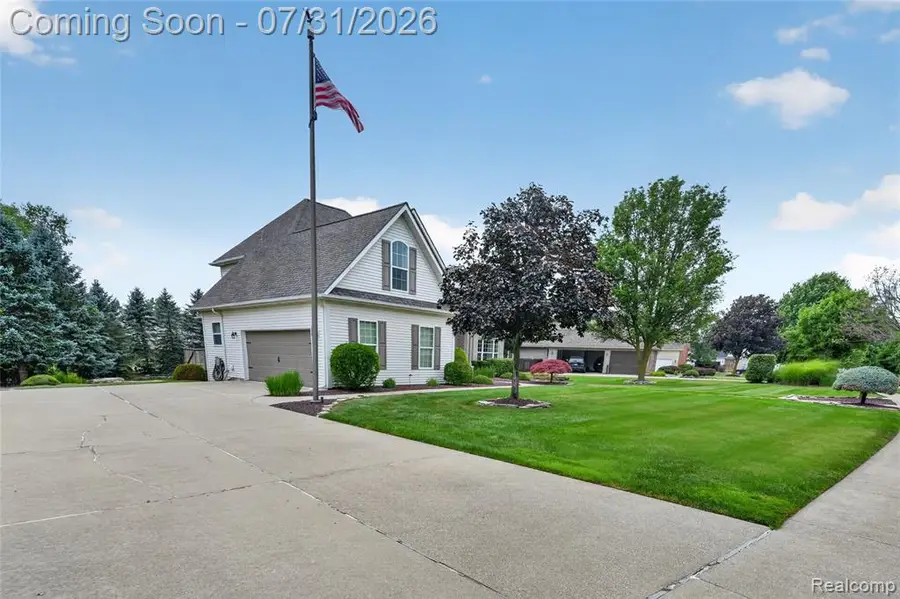 8328 Parkside, Grand Blanc, MI 48439 - #2