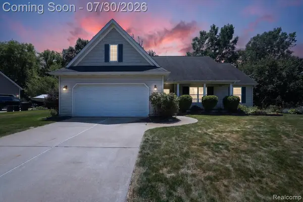 9161 Pine Walk, Linden, MI 48451