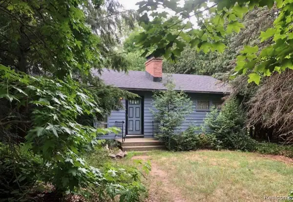 2204 Rogue River, Belmont, MI 49306