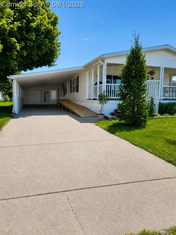 6036 Chestnut Trail, White Lake, MI 48383