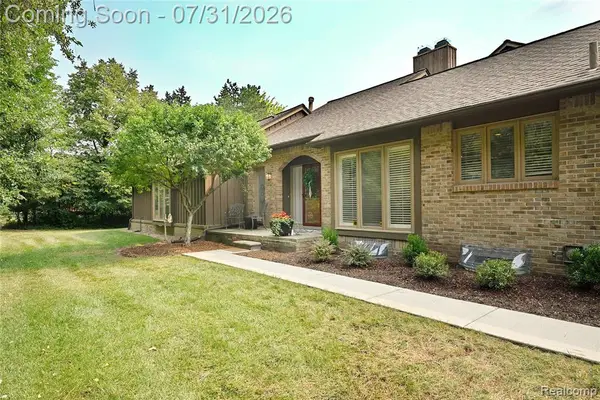 23930 Greenglen, Bingham Farms, MI 48025