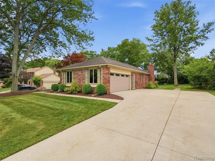 12703 Portsmouth, Plymouth, MI 48170 - #2