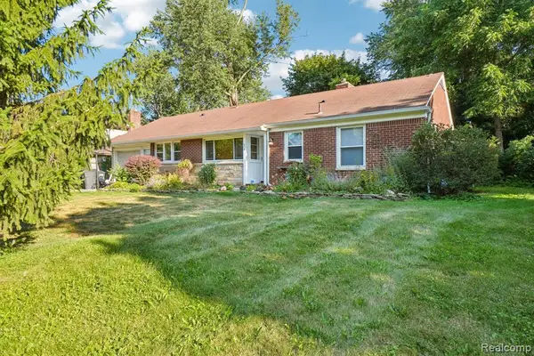 74 Barrington, Bloomfield Hills, MI 48302