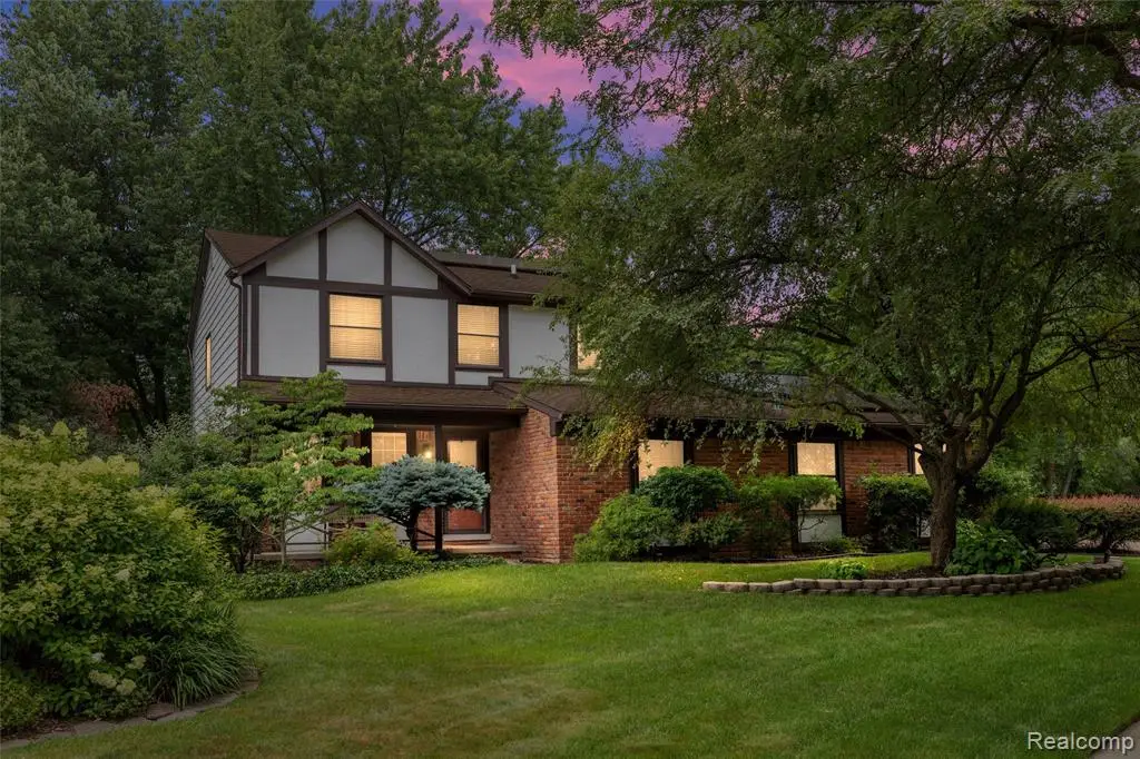 2937 Waterloo, Troy, MI 48084 - #1