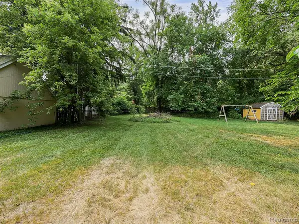 26747 Vassar, Redford, MI 48240