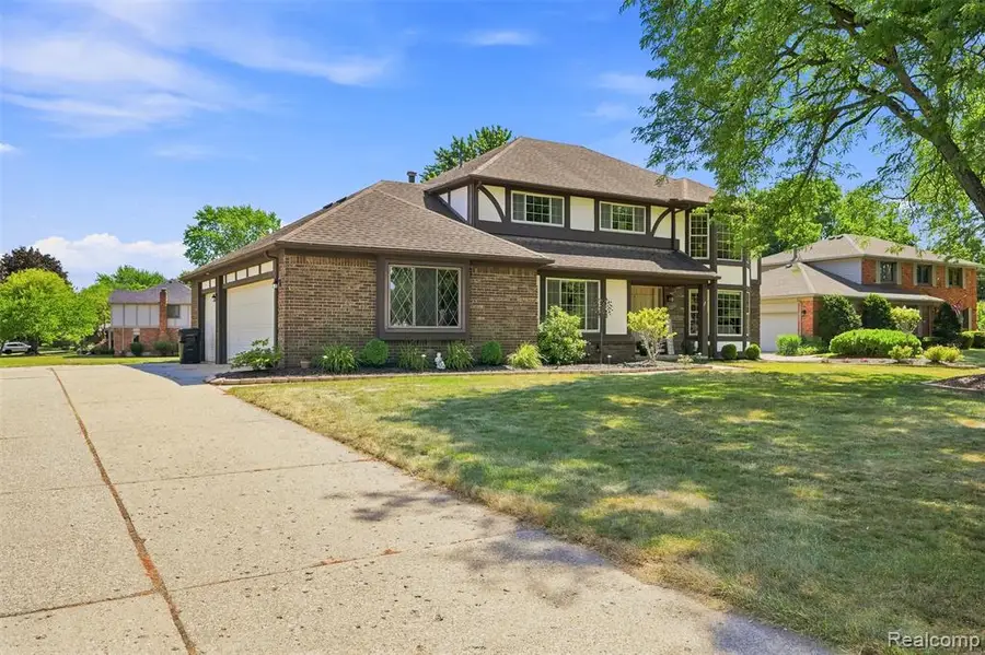 35379 Northmont, Farmington Hills, MI 48331 - #2