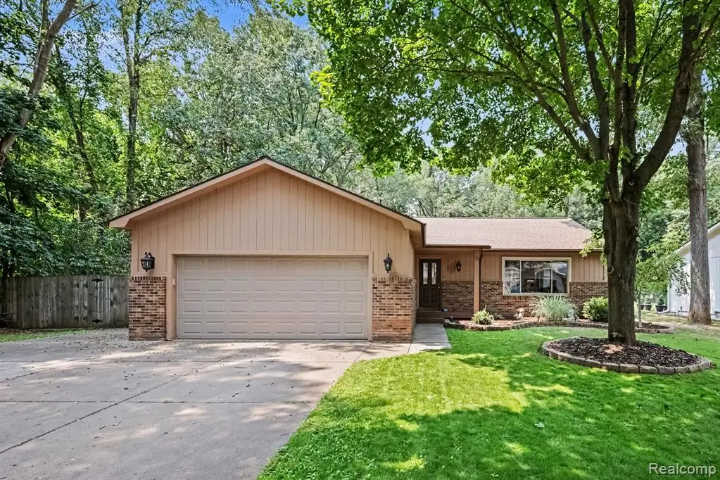 3135 Jennella, Commerce Township, MI 48390 - #1