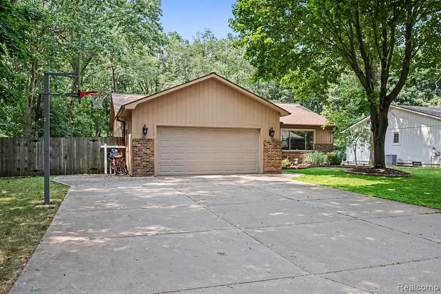 3135 Jennella, Commerce Township, MI 48390 - #2