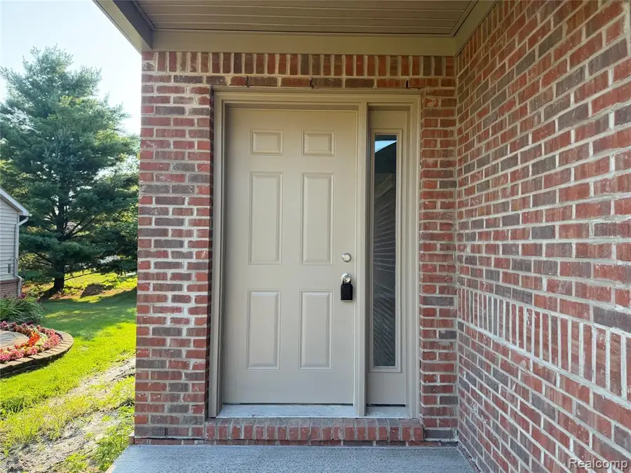 819 Chelsea Ridge, Howell, MI 48843 - #2