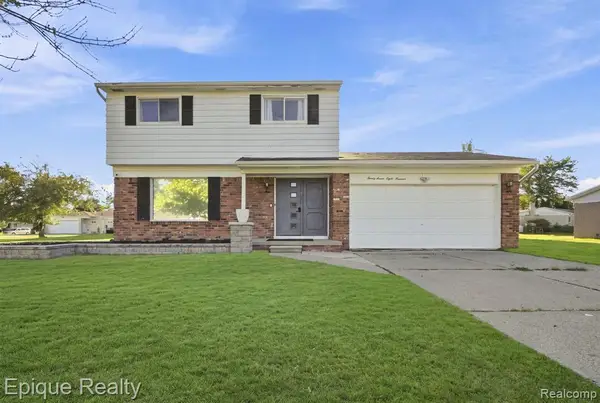 27819 Westcott Crescent, Farmington, MI 