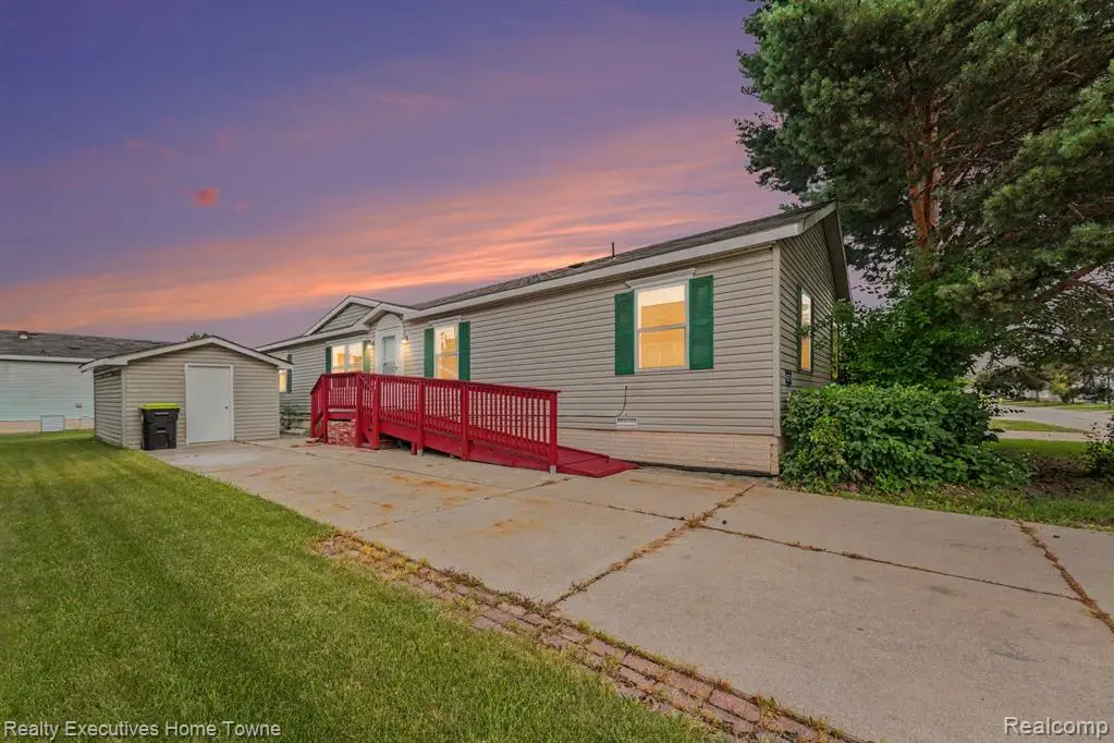 45713 Bonaventure Dr, Macomb, MI 48044 - #1
