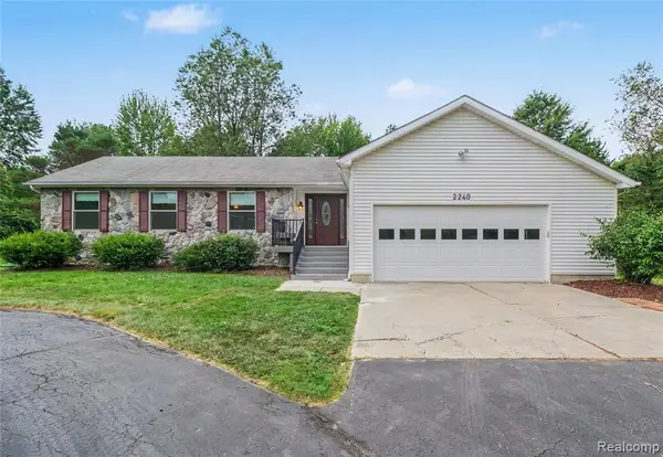 2240 Hidden Lake, Ortonville, MI 48462