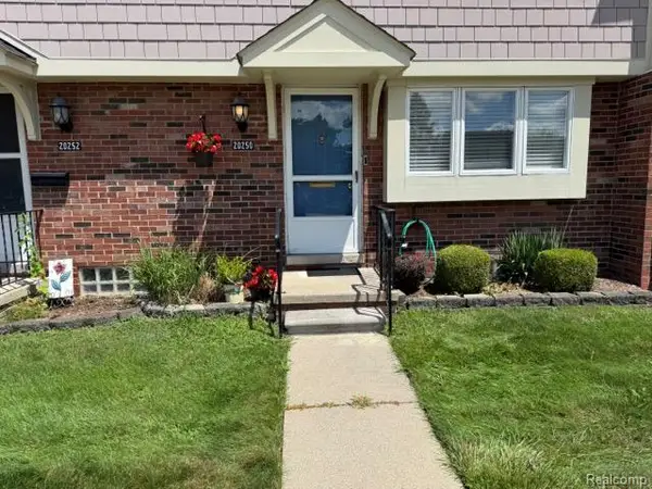 20250 Great Oaks, Clinton Township, MI 48036