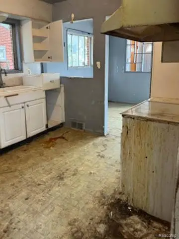 30014 Avondale, Inkster, MI 48141 - #3