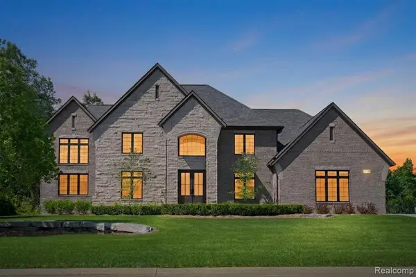 3836 Coachwood, Rochester Hills, MI 48309